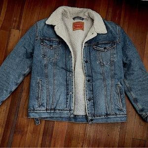 Levi’s Blue Sherpa Jacket, Men’s XL, Great Item for the Fall and Winter Seasons